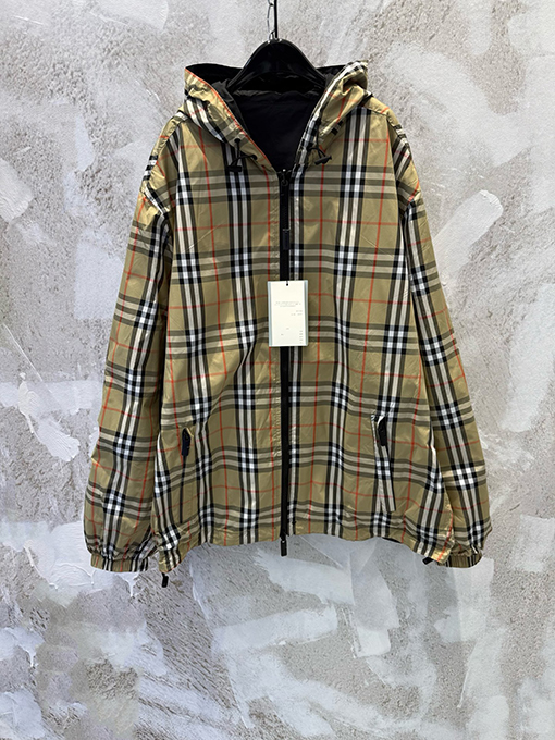 バーバリー 軽量両面チェック柄フード付きジャケット