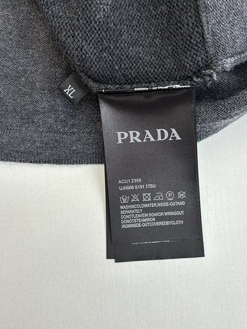 プラダ ホリデーコレクション カシミア＆ウールブレンド リブニット クルーネックセーター