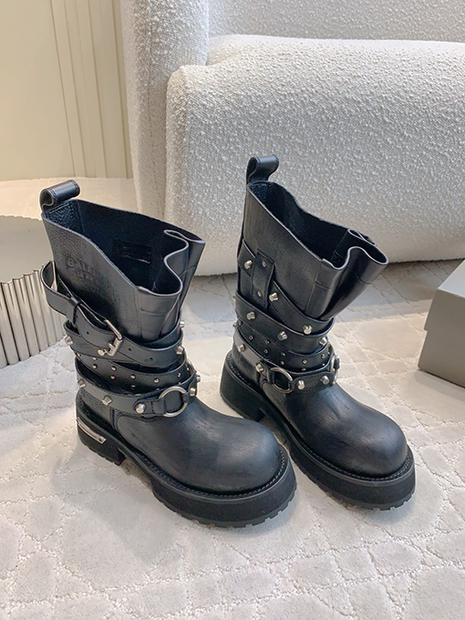 バレンシアガコピー Balenciaga クラシックでスタイリッシュなブーツ