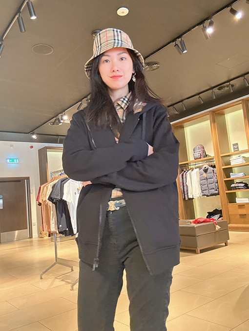 バーバリー BURBERRY クラシックな刺繍ロゴ入り、ジップアップデザインのフード付きスウェットシャツ