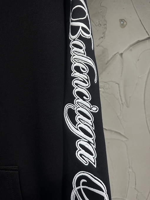 バレンシアガコピー Balenciaga 限定の馬年刺繍ロゴパーカー