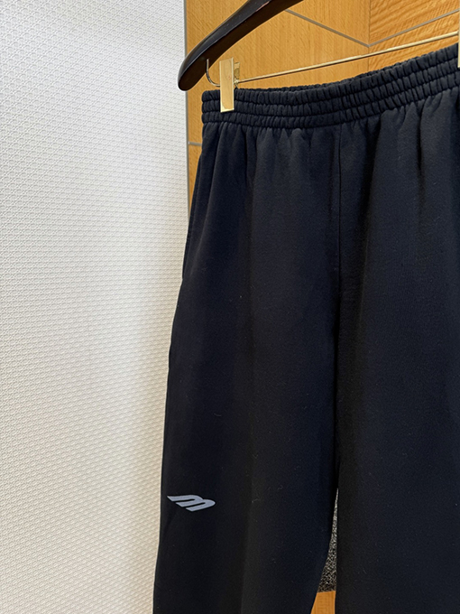 バレンシアガ BALENCIAGA スキーシリーズマンチェスターユナイテッド 刺繍入りスウェットパンツ