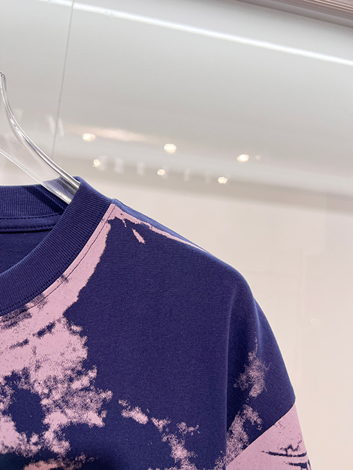 ルイヴィトン グラデーションカラーオーバープリントのイリュージョンプリントレターロゴクルーネック半袖Tシャツ