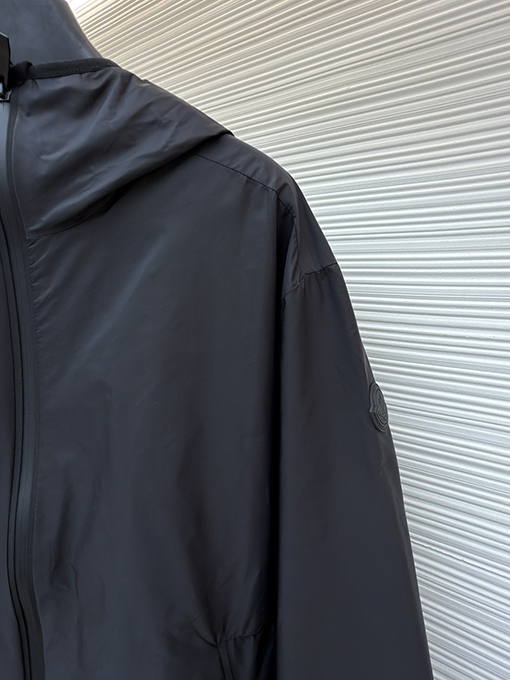 モンクレールスーパーコピー Moncler 反射ロゴフード付きジャケット
