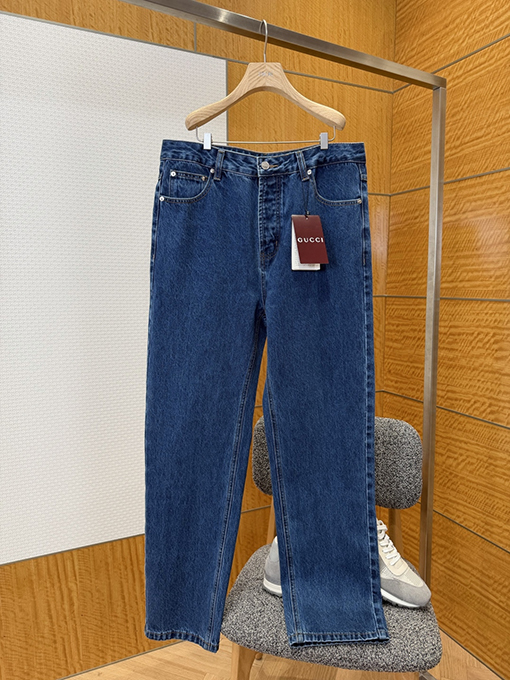 グッチ ホースビットディテールとパテントレザーラベルが付いたストレートレッグジーンズ