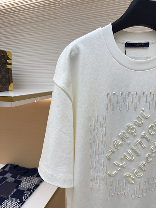 ルイヴィトン 刺繍ビーズロゴ半袖Tシャツ