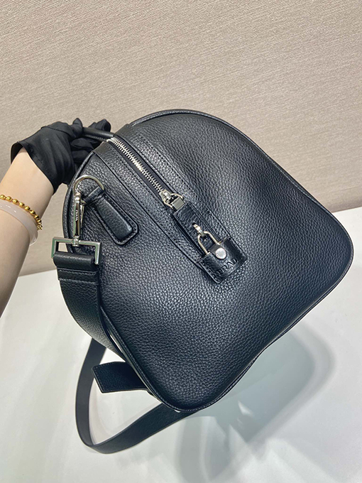 プラダ 新しい革製旅行バッグ