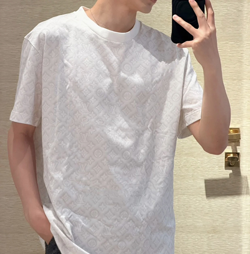 ルイヴィトン 全面モノグラムプリントの半袖Tシャツ