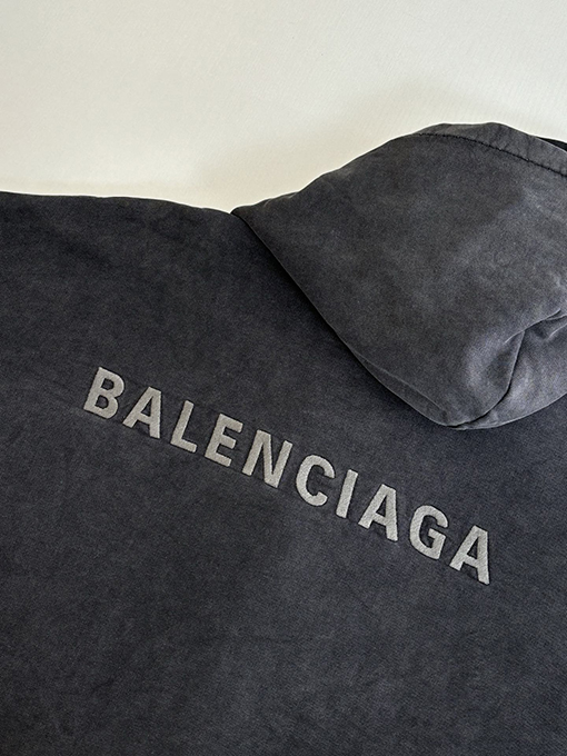 バレンシアガ Balenciaga 2枚のダメージをしたジップアップパーカー