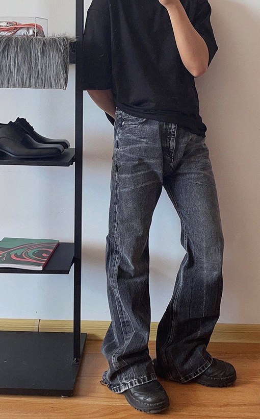 バレンシアガ Balenciaga Flared ブラックとグレーのウォッシュをしたダメージのフレアストレートレッグジーンズ