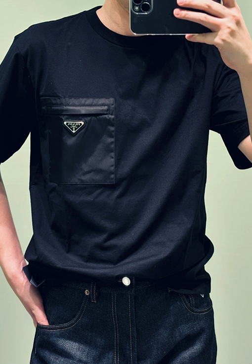 プラダ トライアングルメタルパッチポケット半袖Tシャツ