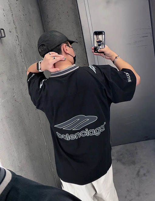 バレンシアガスーパーコピー Balenciaga アメリカンフットボール半袖Tシャツ