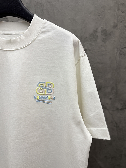 バレンシアガコピー Balenciaga 新モデルの中空カラーブロック刺繍半袖Tシャツ