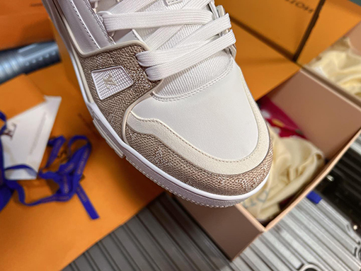 ルイヴィトン LV Trainer Sneaker レトロなバスケットボールシューズシルエットのスニーカー