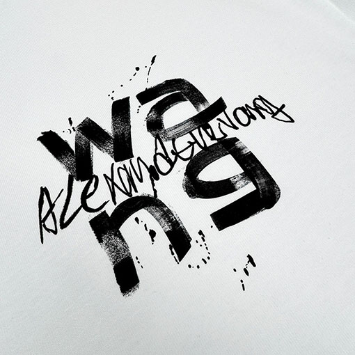 アレキサンダーワン Alexander Wang フロントとバックにデジタルダイレクトインジェクションレタリングプリントをした半袖Tシャツ