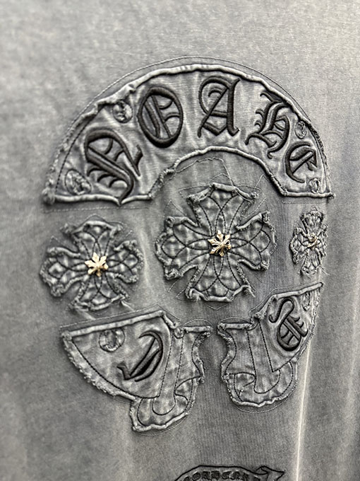 クロムハーツ クラシックなアメリカンスタイルのウォッシュアップリケ刺繍半袖Tシャツ