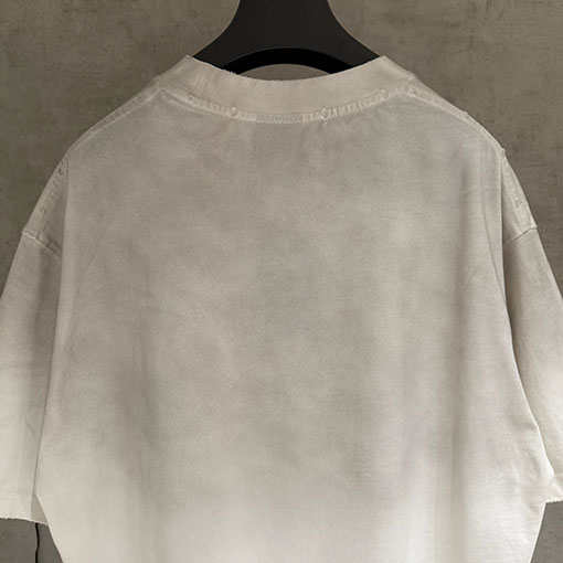 バレンシアガ 前面パネルと背面パネル刺繍半袖Tシャツ