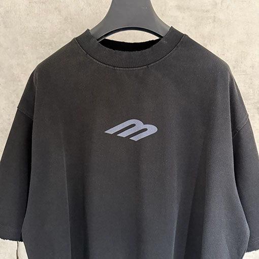 バレンシアガ 前面パネルと背面パネル刺繍半袖Tシャツ