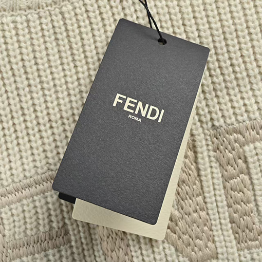 フェンディ FENDI 大きなロゴクルーネックセーター