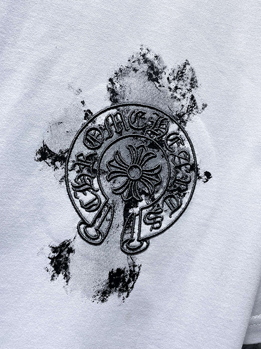 クロムハーツスーパーコピー サンスクリット刺繍クロス半袖Tシャツ