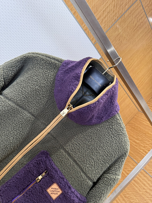 ルイヴィトンスーパーコピー カラーブロックのラムウールスタンドカラージップアップジャケット