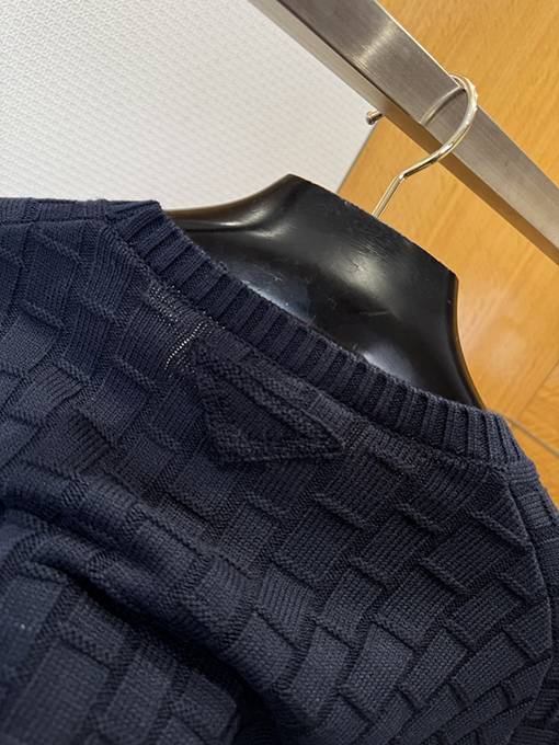 プラダコピー 三角形の竹編みクルーネックセーター
