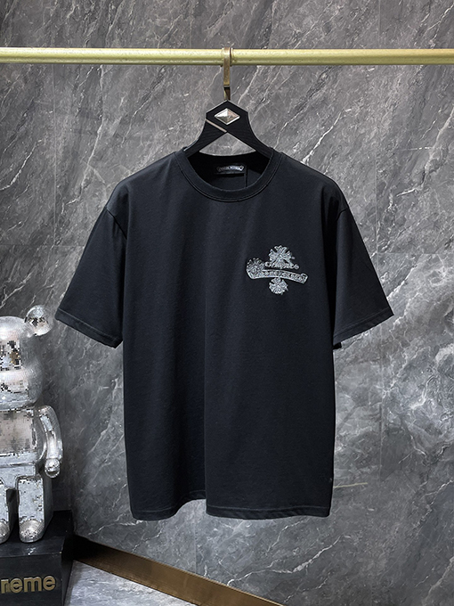 クロムハーツ 馬蹄とサンスクリット十字の刺繍が施された半袖Tシャツ