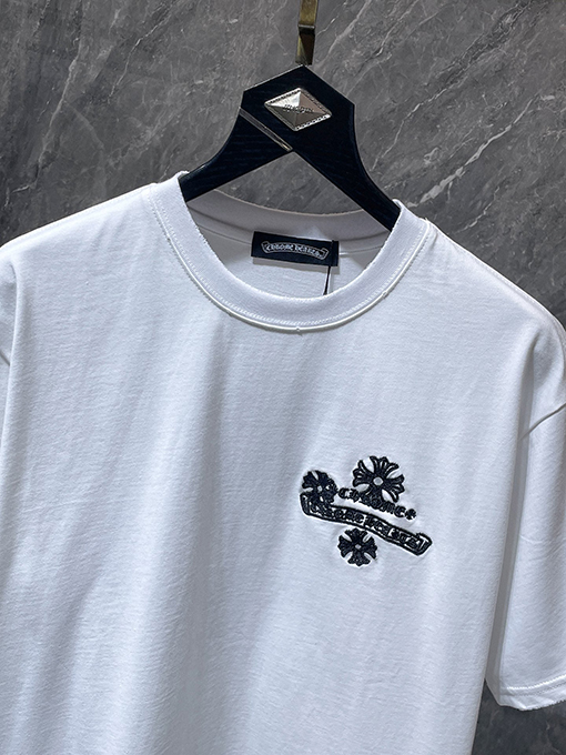 クロムハーツ 馬蹄とサンスクリット十字の刺繍が施された半袖Tシャツ