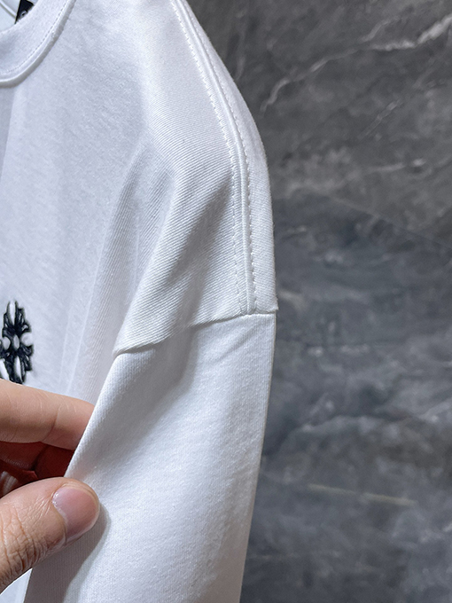 クロムハーツ 馬蹄とサンスクリット十字の刺繍が施された半袖Tシャツ
