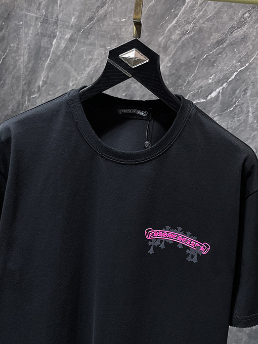 クロムハーツコピー クラシックなサンスクリットのスクロール彫刻半袖Tシャツ