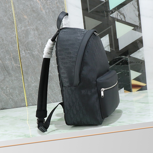 ディオールスーパーコピー Oblique シンプルなシルエットのジャカードプリントバックパック