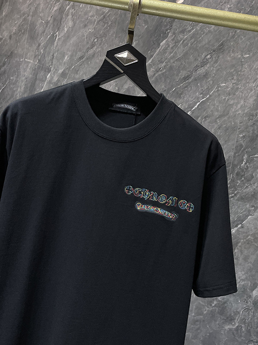クロムハーツコピー 重なり合うカラフルな十字架サンスクリット刺繍半袖Tシャツ