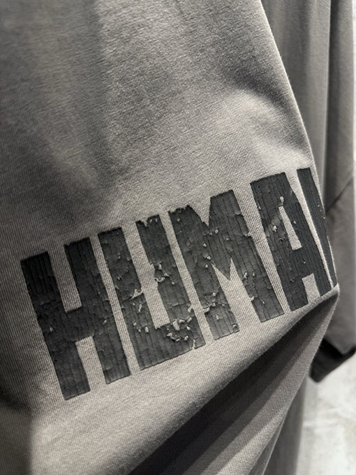 バレンシアガ human being プリント文字のダメージをしたイレギュラーヘムのシリーズ半袖Tシャツ