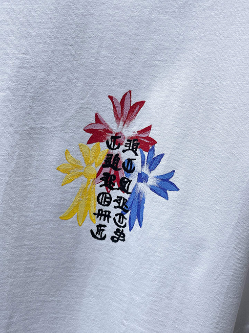 クロムハーツ 馬蹄柄のサンスクリットクロスウォッシュとダメージをした半袖Tシャツ