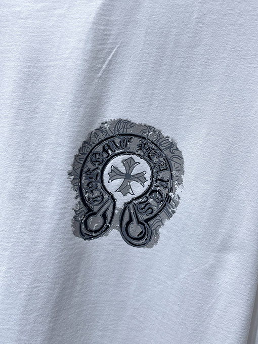 クロムハーツ 馬蹄型のウォッシュとダメージをした半袖Tシャツ