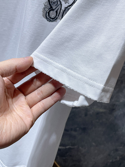 クロムハーツ 馬蹄型のウォッシュとダメージをした半袖Tシャツ