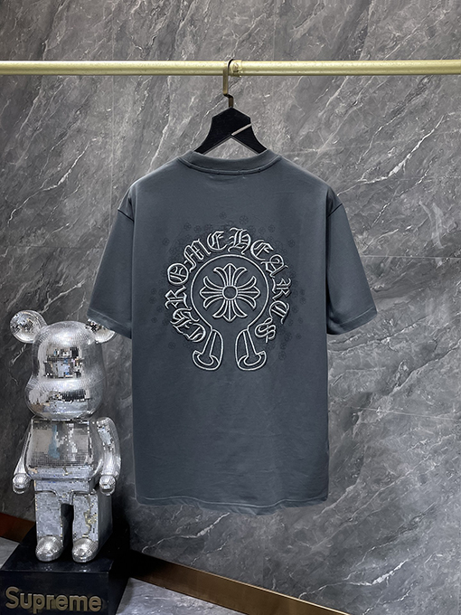 クロムハーツ 馬蹄とサンスクリット十字の刺繍が手描きされた半袖Tシャツ