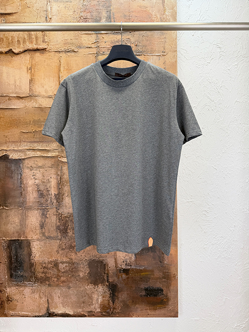 ルイヴィトン 新モデルレザーロゴ半袖Tシャツ