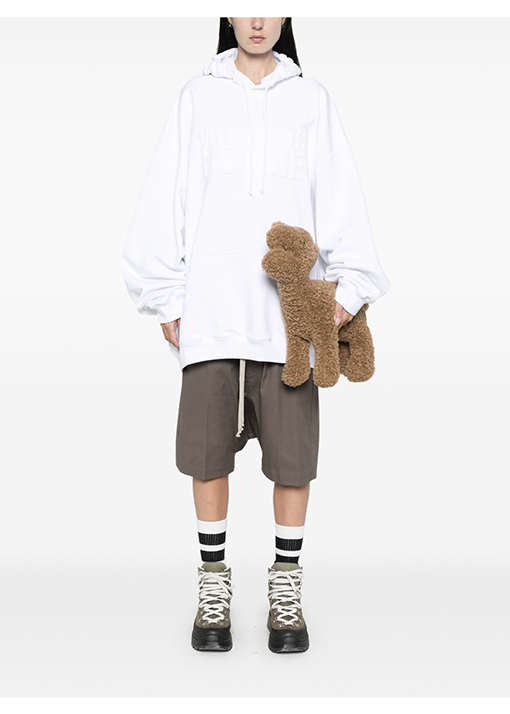 ヴェトモンコピー VETEMENTS 胸に文字がったアイロンげのフード付きスウェットシャツ