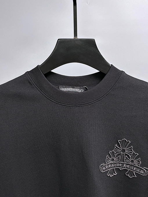 クロムハーツ 胸の後ろに重なりう刺繍がされた半袖Tシャツ