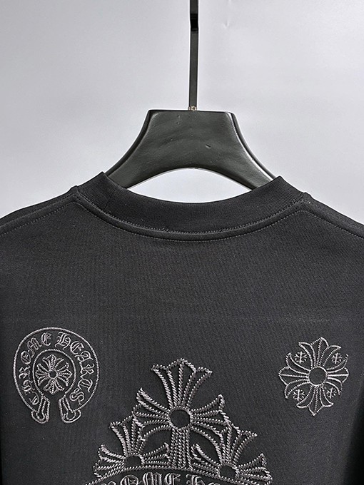 クロムハーツ 胸の後ろに重なりう刺繍がされた半袖Tシャツ