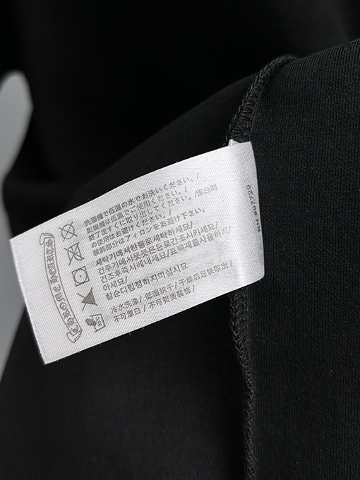 クロムハーツ 胸の後ろに重なりう刺繍がされた半袖Tシャツ
