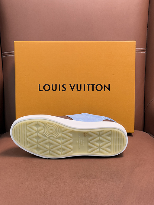 ルイヴィトン LV ロゴ入りカジュアルスニーカー