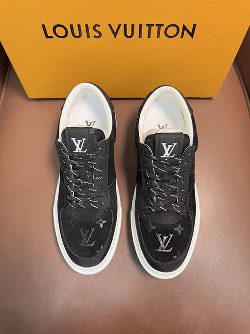ルイヴィトン LV ロゴ入りカジュアルスニーカー