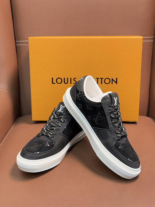ルイヴィトン LV ロゴ入りカジュアルスニーカー