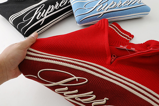 シュプリーム SUPREME Script Stripe Half Zip Sweater 筆記体の刺繍ストライプロゴハーフジップセーター