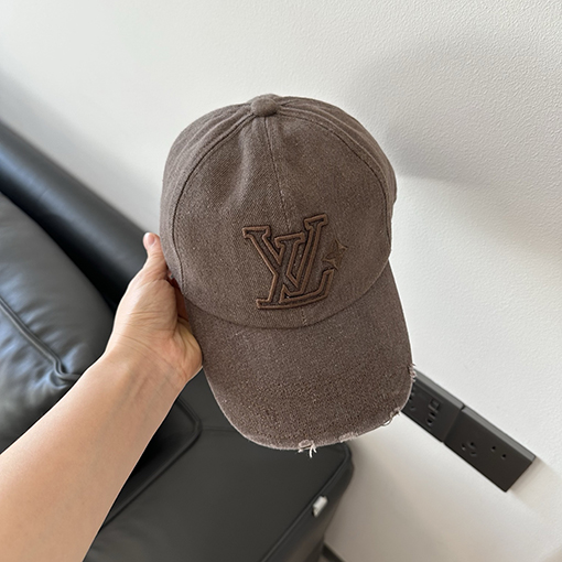 ルイヴィトンスーパーコピー LV ロゴ刺繍入りベースボールキャップ