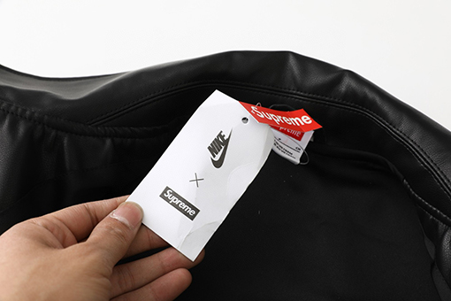 シュプリームコピー X ナイキ  WEEK4 Leather Varsity Jacket 背中にロゴがったレザーのバーシティジャケット