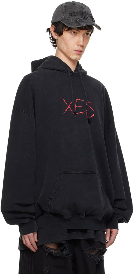 ヴェトモン VETEMENTS 胸にロゴがったウォッシュのフード付きスウェットシャツ