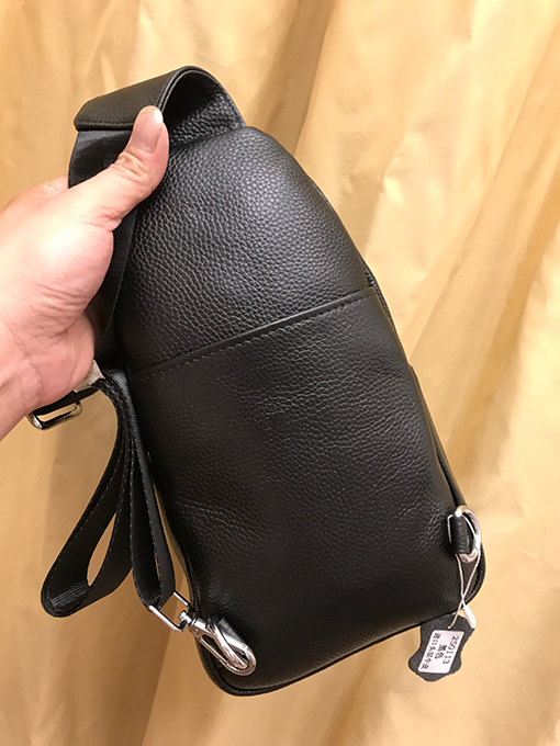 プラダコピー ツートンカラーのメンズチェストバッグ